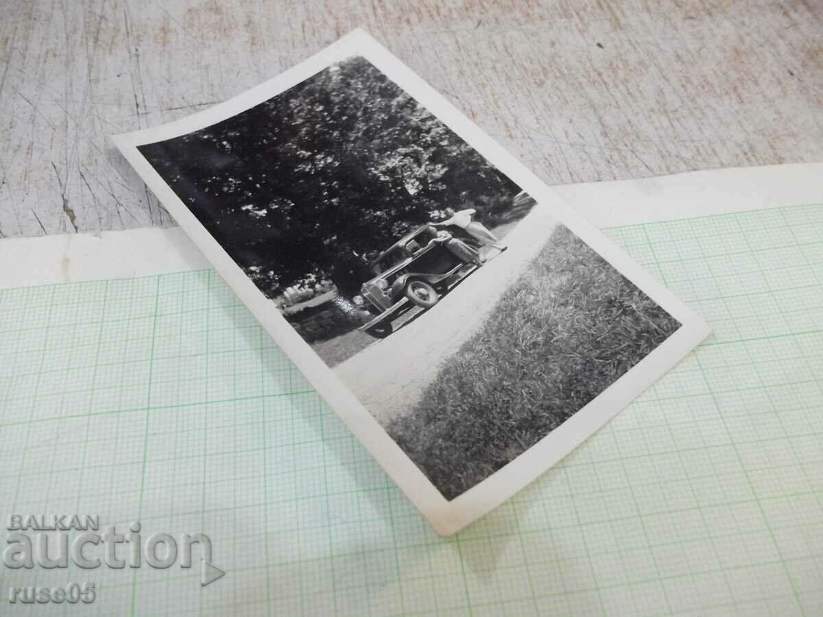 Auction Old photo of a family next to the car Auction Old photo of a family next to the car