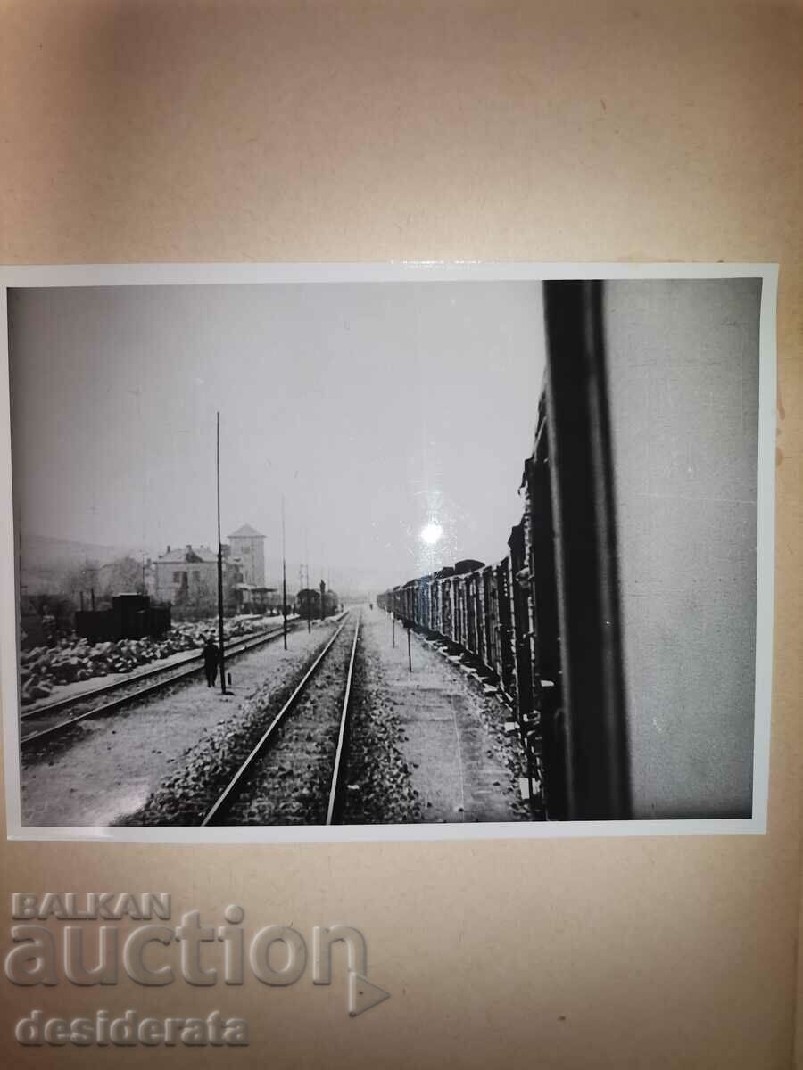 Παράδοση Φάκελος με παλιές φωτογραφίες (αντίγραφο) από την έξοδο των Εβραίων. Παράδοση Φάκελος με παλιές φωτογραφίες (αντίγραφο) από την έξοδο των Εβραίων.