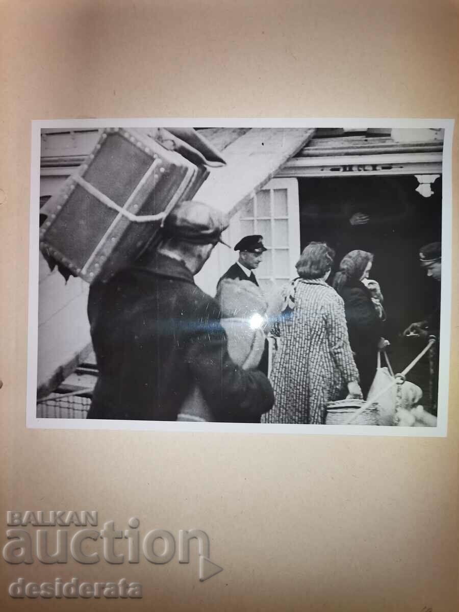 Φάκελος με παλιές φωτογραφίες (αντίγραφο) από την έξοδο των Εβραίων. - 5 Φάκελος με παλιές φωτογραφίες (αντίγραφο) από την έξοδο των Εβραίων. - 5