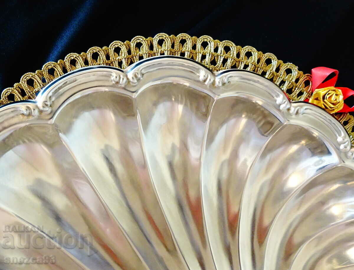 Аукцион Посребрен съд за сервиране перлена мида,барок. Аукцион Посребрен съд за сервиране перлена мида,барок.