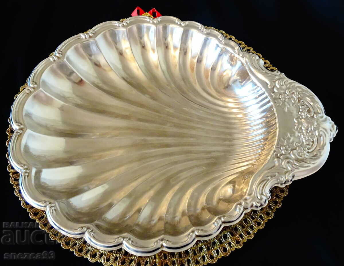 Delivery of Silver-plated dish for serving mother-of-pearl, baroque. Delivery of Silver-plated dish for serving mother-of-pearl, baroque.