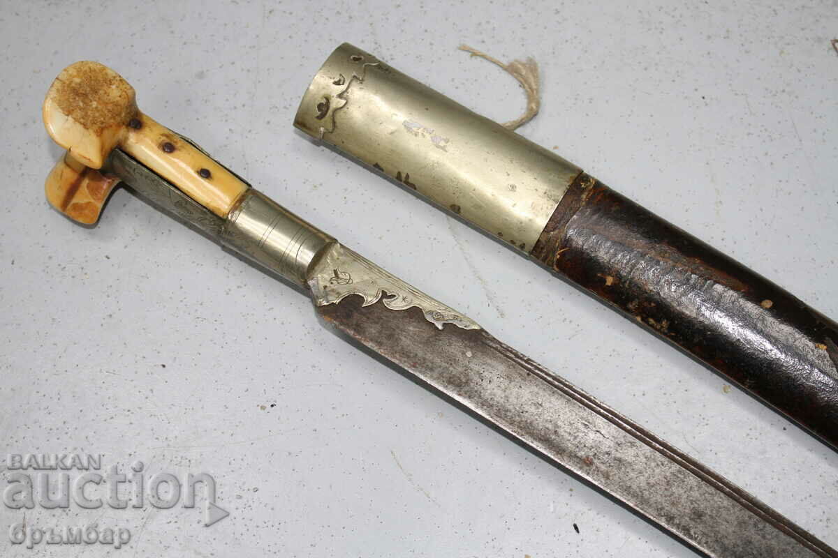 Δημοπρασία Οθωμανική τουρκική βαλκανική σχιμιταρία, akulak, λευκές τσίρενες. Δημοπρασία Οθωμανική τουρκική βαλκανική σχιμιταρία, akulak, λευκές τσίρενες.