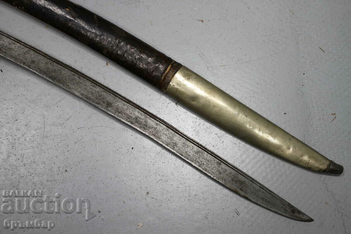 Доставка на Османски турски балкански ятаган , акулак , бели чирени . Доставка на Османски турски балкански ятаган , акулак , бели чирени .