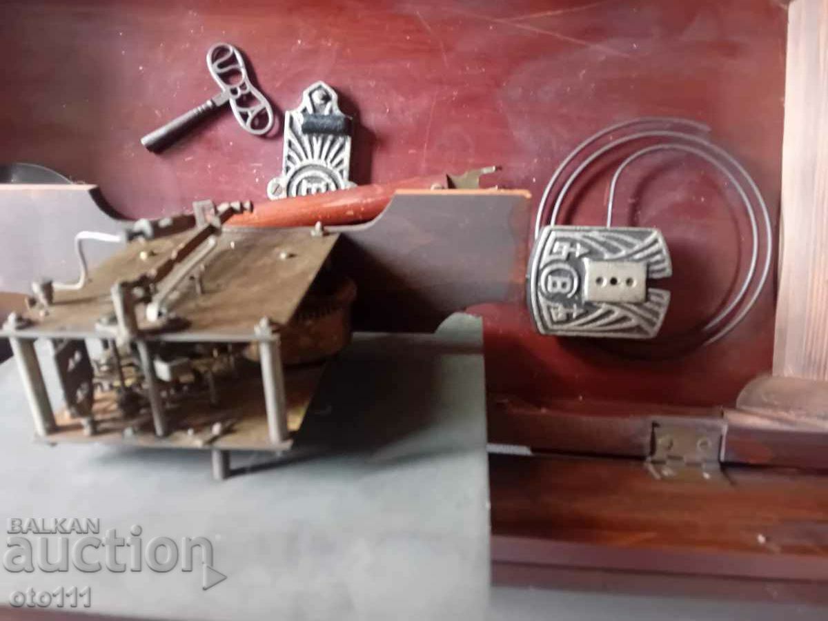 Auction  OLD WALL CLOCK