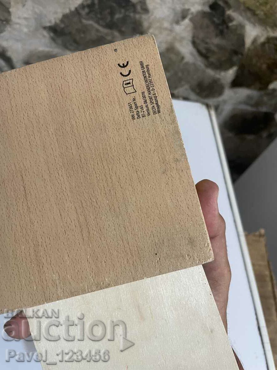 Auction A wooden box Auction A wooden box