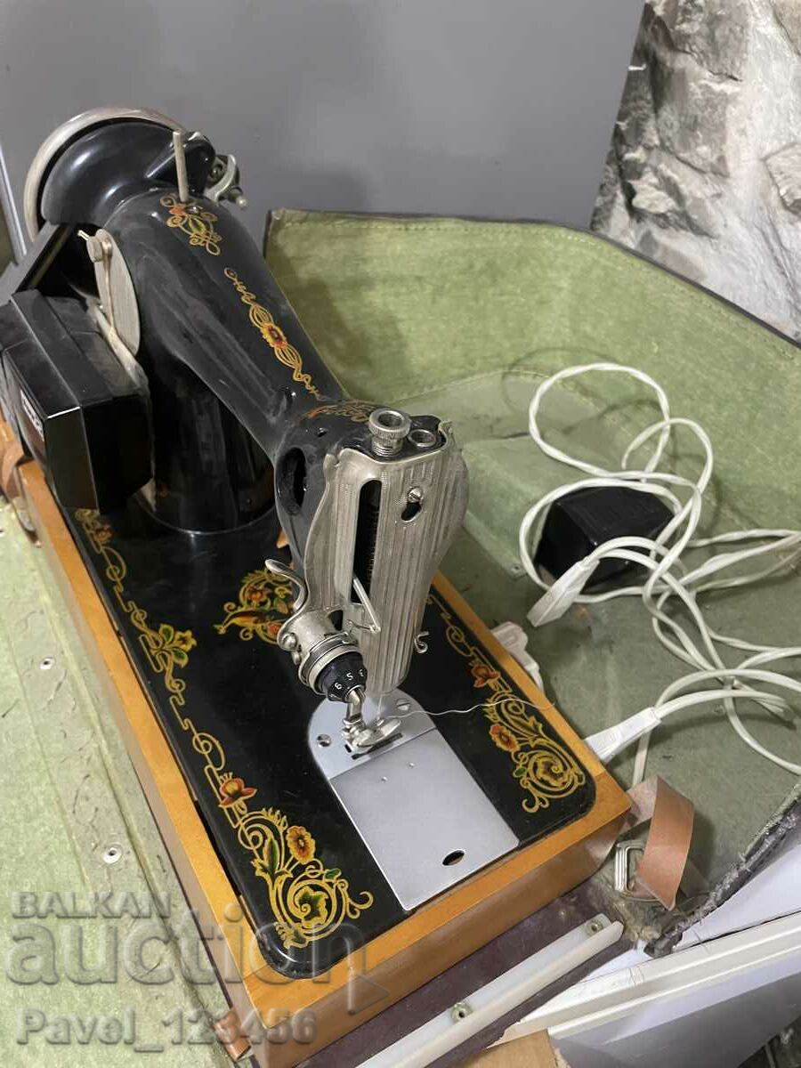 Auction  Tur 2 sewing machine