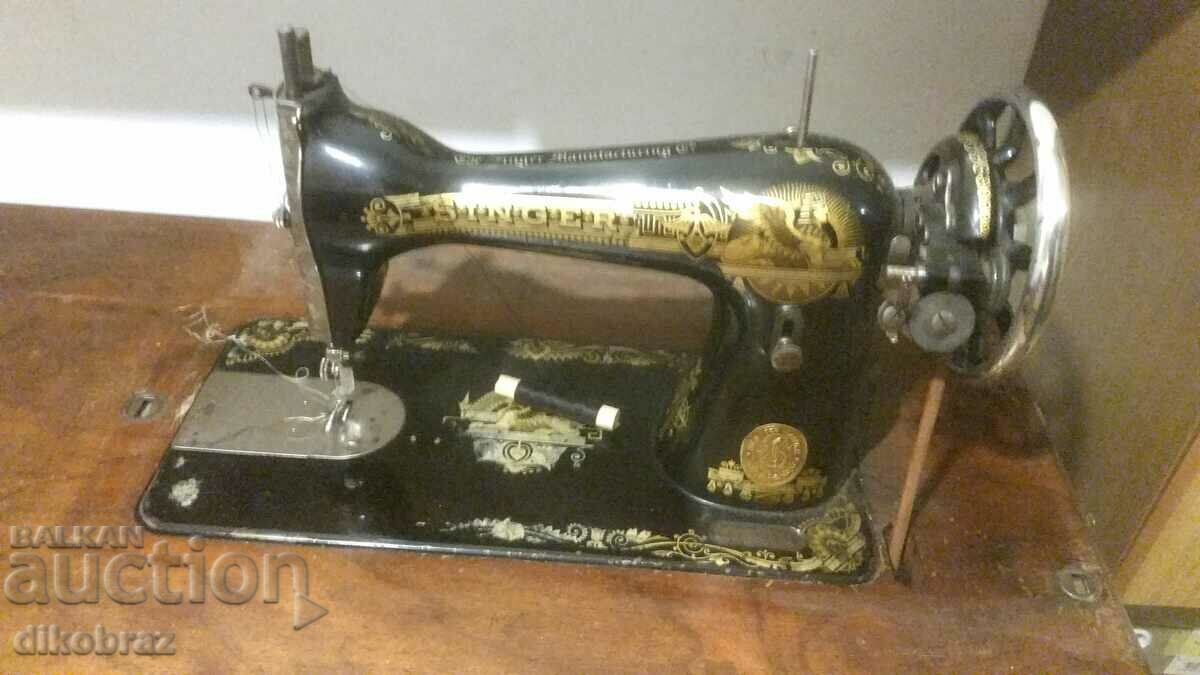 Auction SINGER sewing machine - foot - 1927 - working. Auction SINGER sewing machine - foot - 1927 - working.