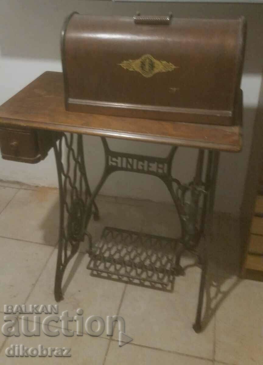 SINGER sewing machine - foot - 1927 - working. SINGER sewing machine - foot - 1927 - working.