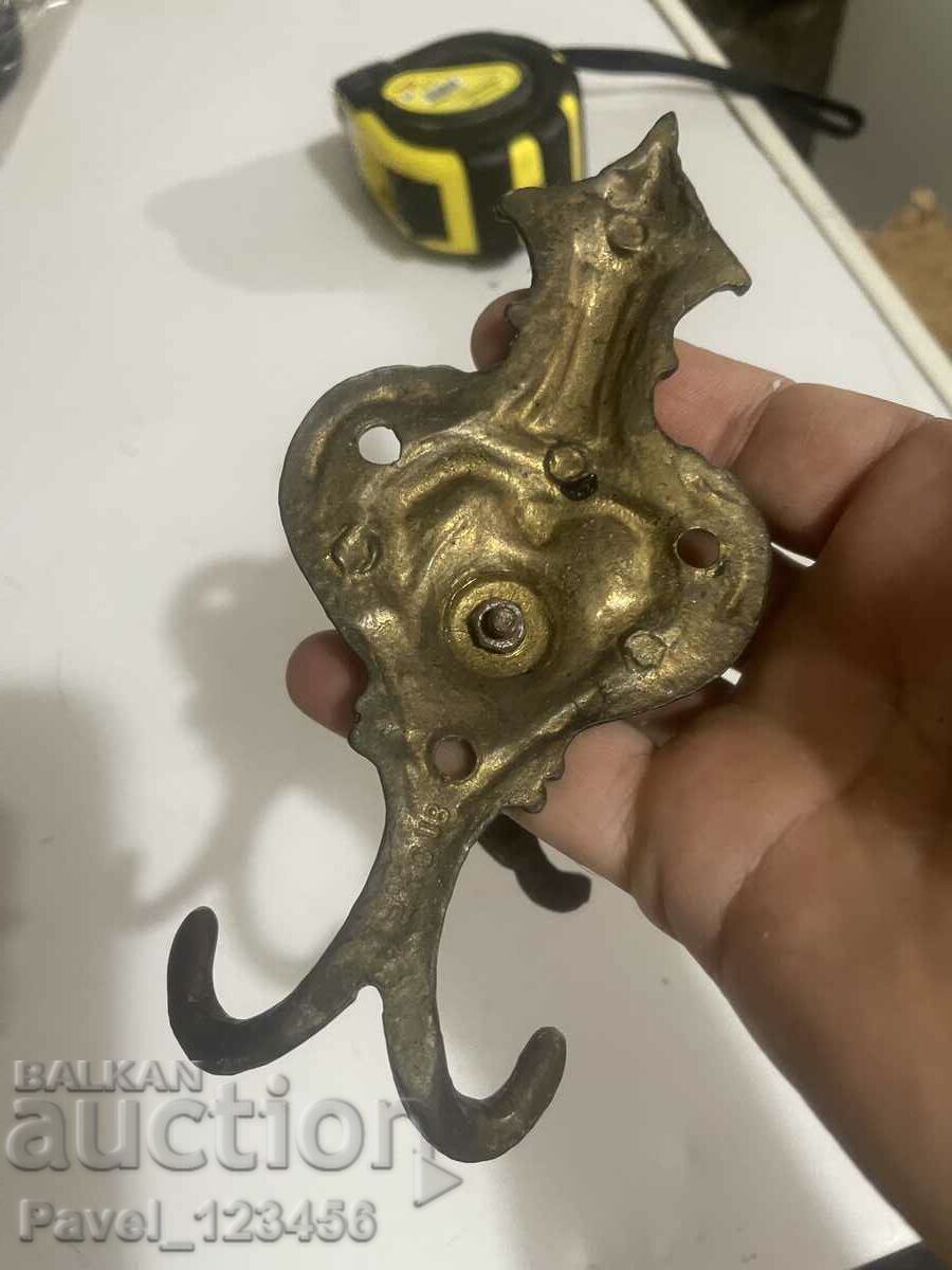 Licitație Umeraș din metal vechi Licitație Umeraș din metal vechi