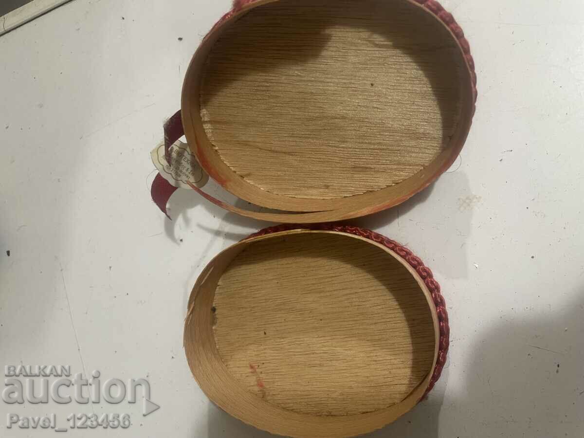 Δημοπρασία Ένα παλιό κουτί Δημοπρασία Ένα παλιό κουτί