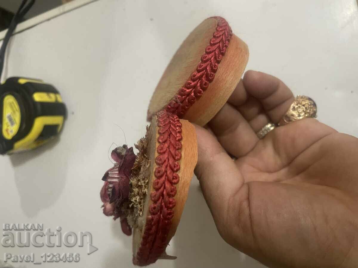 Παράδοση Ένα παλιό κουτί Παράδοση Ένα παλιό κουτί