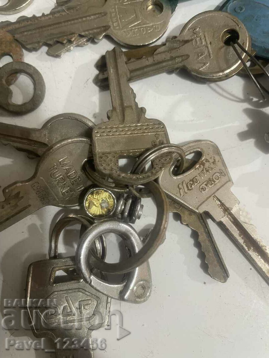 Auction Old keys etc. Auction Old keys etc.