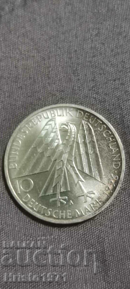10 марки 1996 с цена 40.00 лв. | € 20.45 10 марки 1996 с цена 40.00 лв. | € 20.45