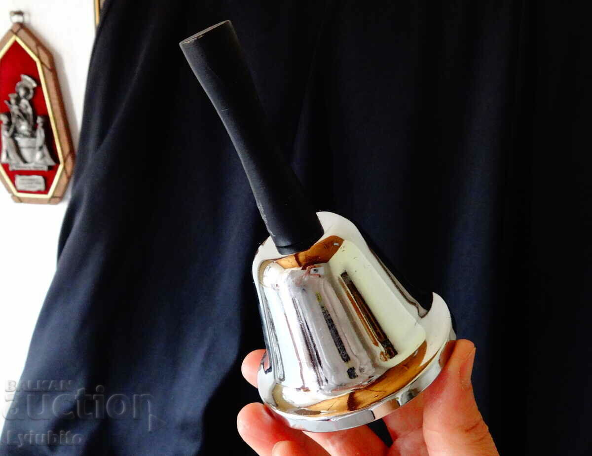 Аукцион Посребрена камбана с дървена дръжка. Аукцион Посребрена камбана с дървена дръжка.