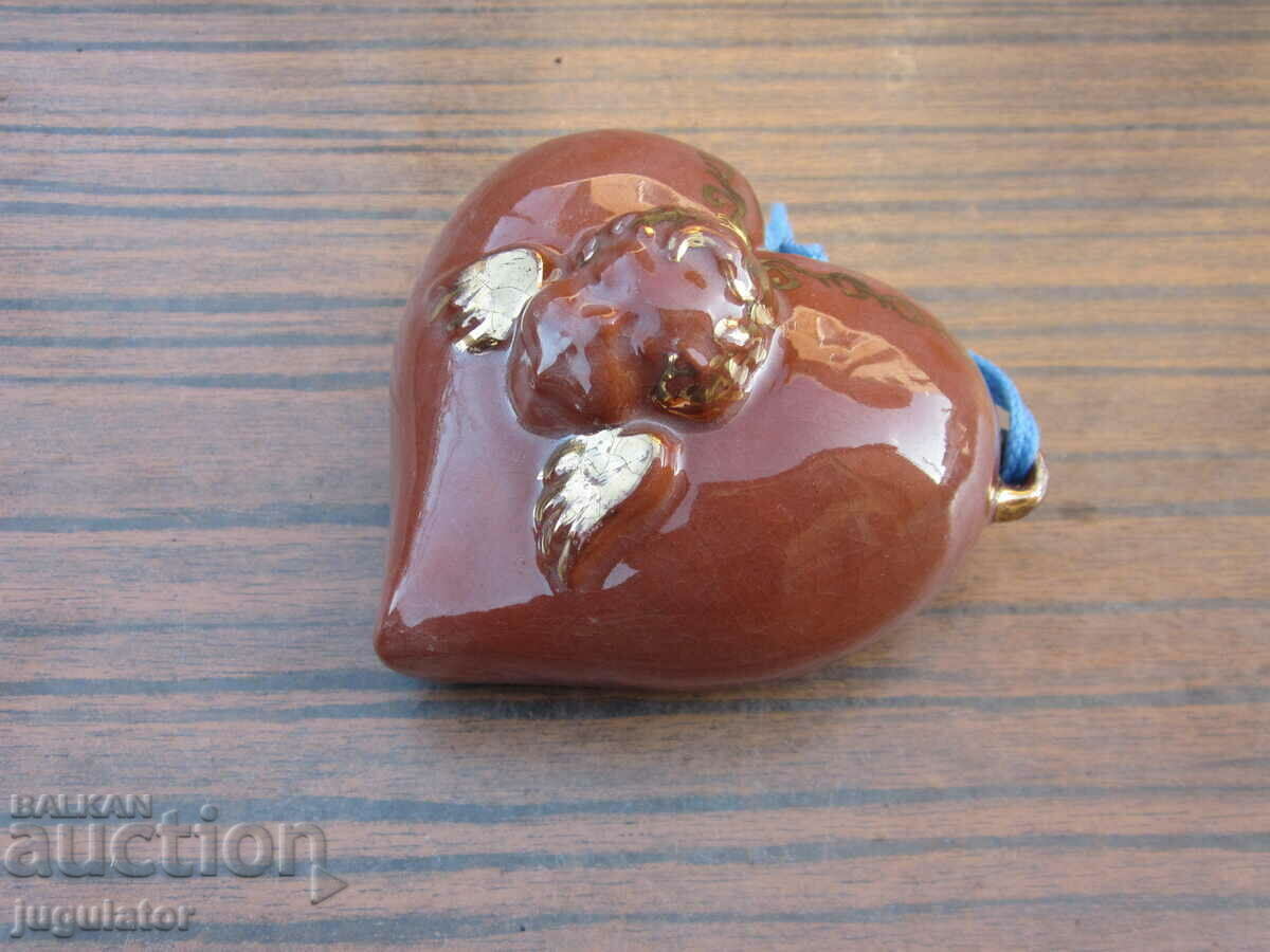 Auction  vintage ceramic heart vase for dried flowers