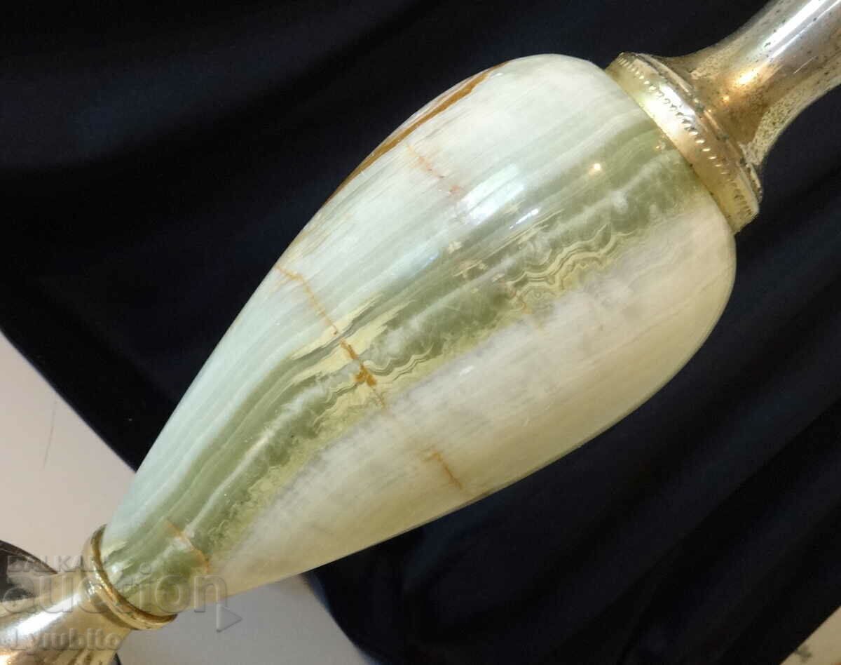 Παράδοση Βάζο, αμφορέας με όνυχα 2,2 κιλών. Παράδοση Βάζο, αμφορέας με όνυχα 2,2 κιλών.