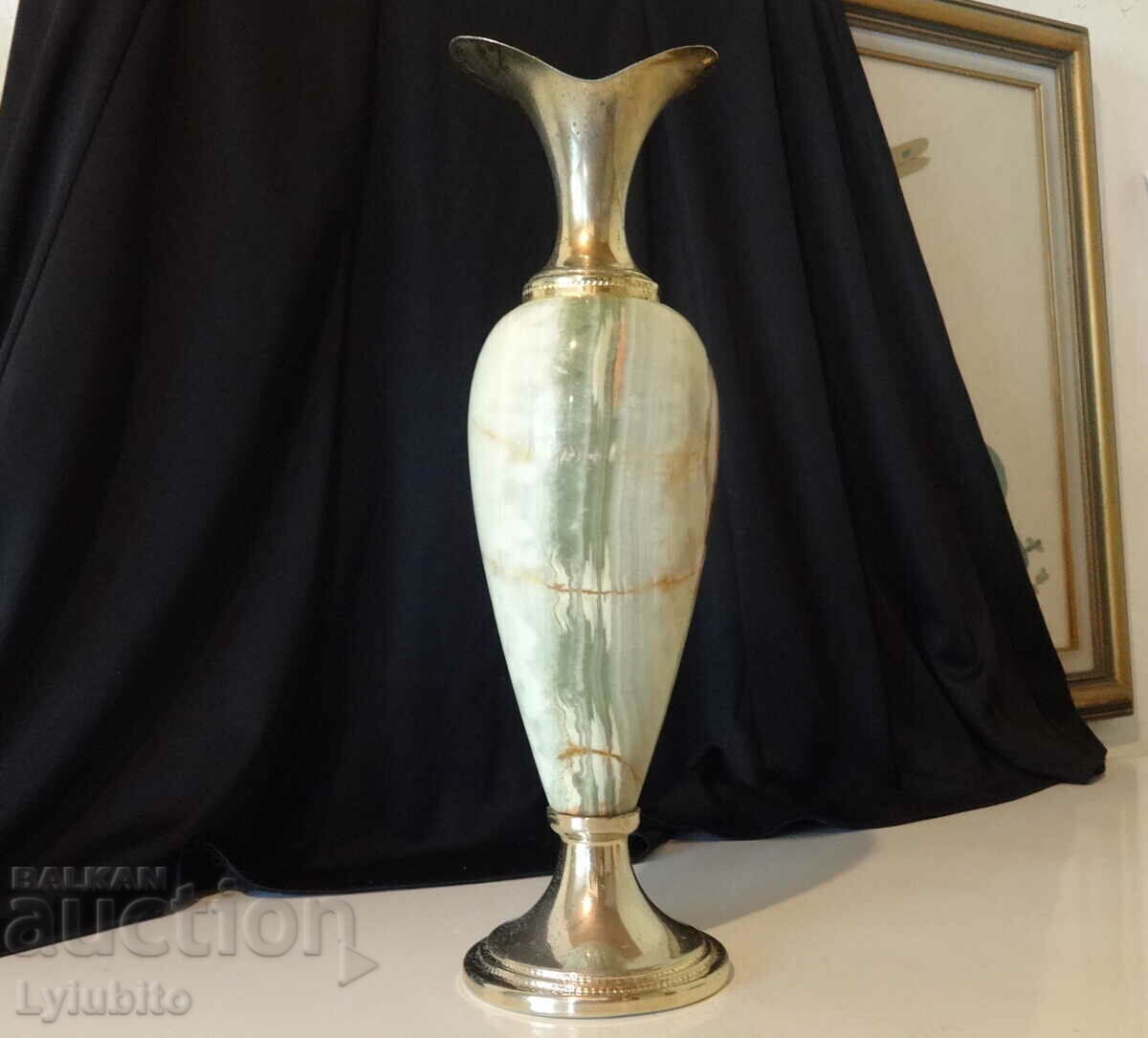 Βάζο, αμφορέας με όνυχα 2,2 κιλών. Βάζο, αμφορέας με όνυχα 2,2 κιλών.