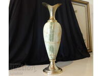 Vase, amphora with onyx 2.2 kg.