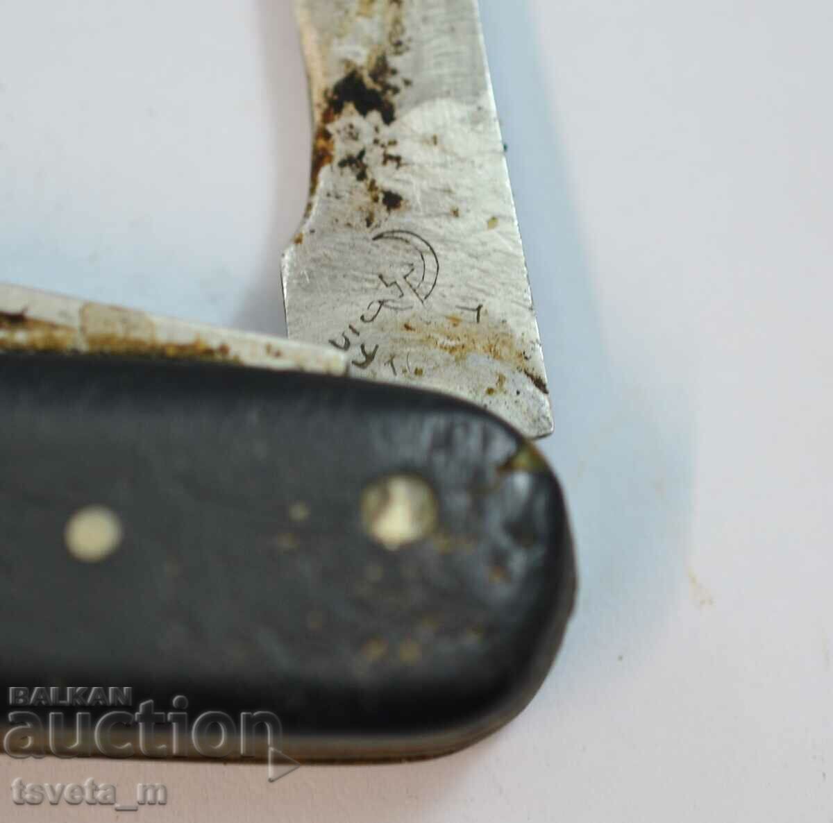 Delivery of Pocket knife with 5 tools - for repair or parts Delivery of Pocket knife with 5 tools - for repair or parts