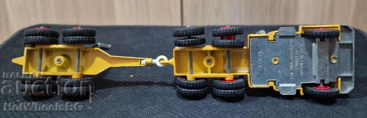 Delivery of MATCHBOX LESNEY King Size K-10 Scammell Contractor Pipe Truc