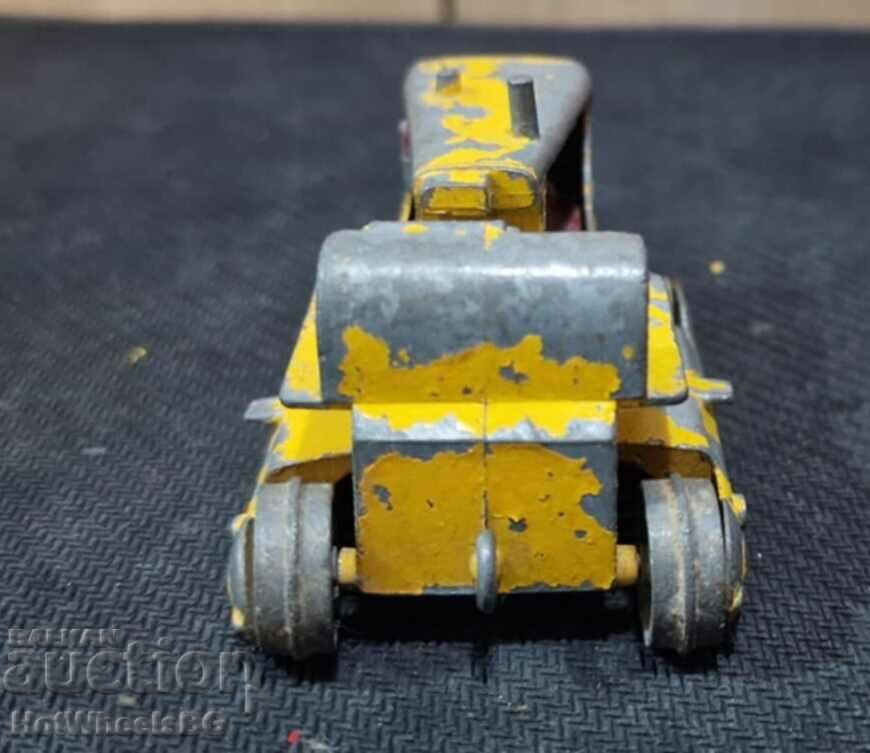 Delivery of MATCHBOX LESNEY King Size K3 D9 CATERPILLAR REGD. TRADE MK T