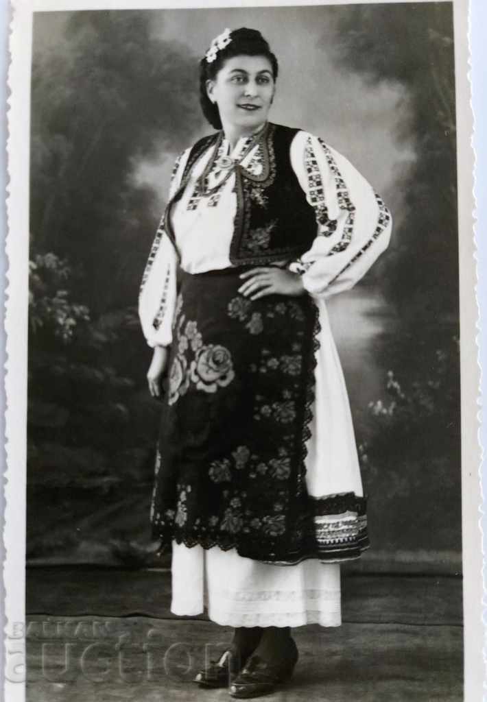 .KINGDOM OF BULGARIA PHOTOGRAPHY WEARING APRON VEST with price 5.00 BGN | € 2.56 .KINGDOM OF BULGARIA PHOTOGRAPHY WEARING APRON VEST with price 5.00 BGN | € 2.56