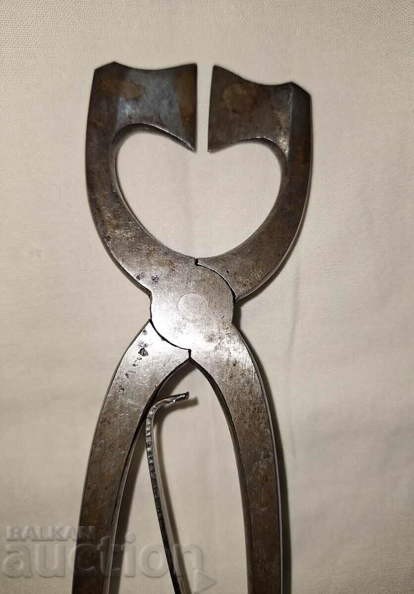 An old tool for cutting sugar with price 40.00 BGN | € 20.45 An old tool for cutting sugar with price 40.00 BGN | € 20.45