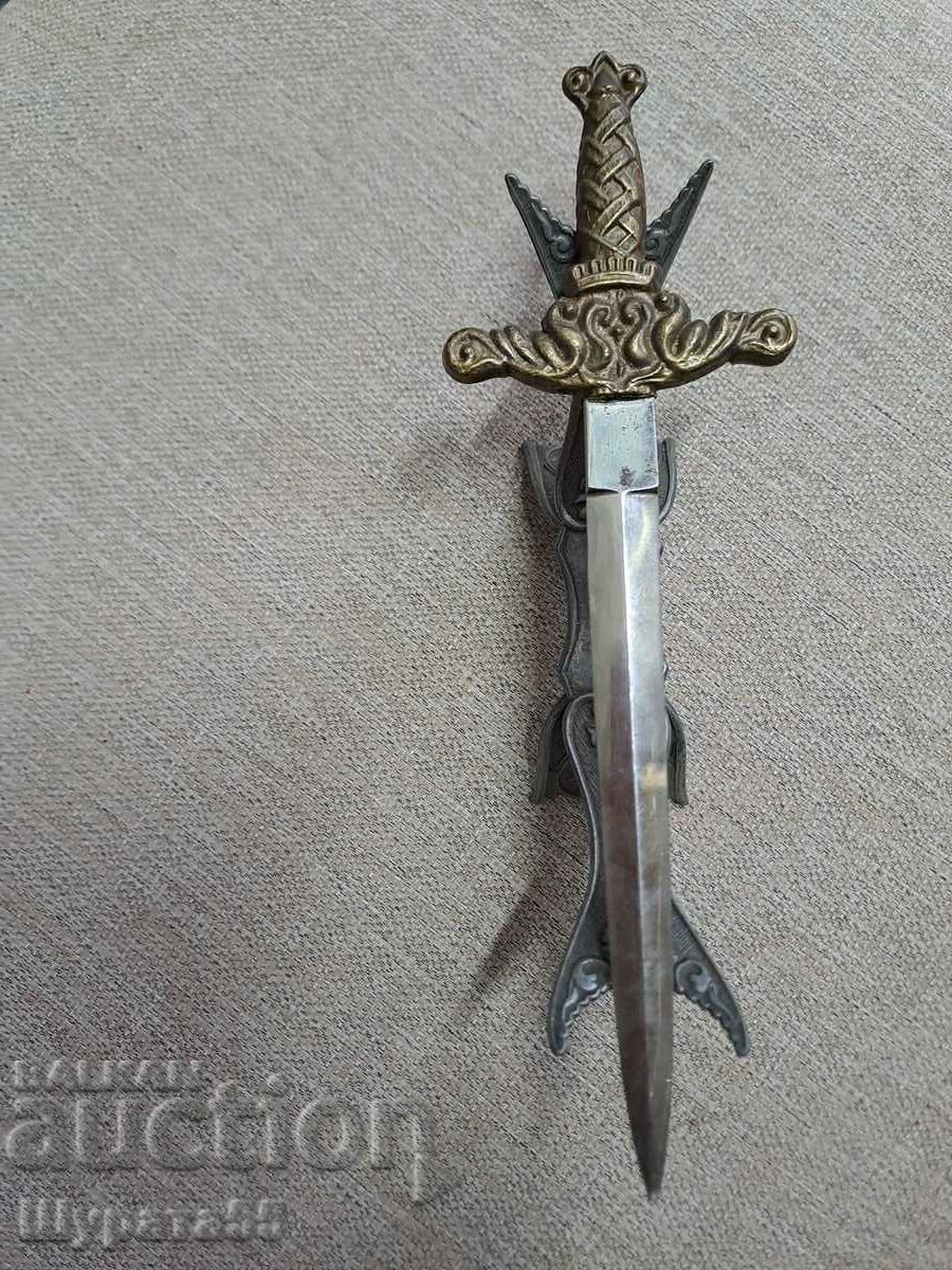 Licitație Cuțit de hârtie 20 cm. Stand 15 cm 50 BGN. set.