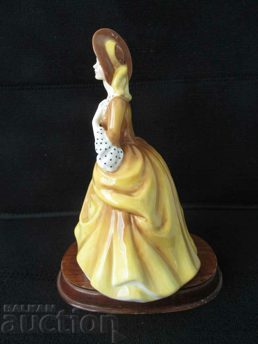 Royal Dowton figurine with price 90.00 BGN | € 46.02 Royal Dowton figurine with price 90.00 BGN | € 46.02