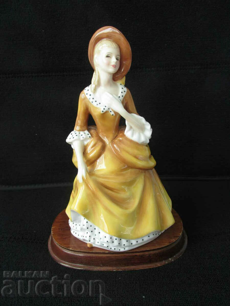 Royal Dowton figurine Royal Dowton figurine
