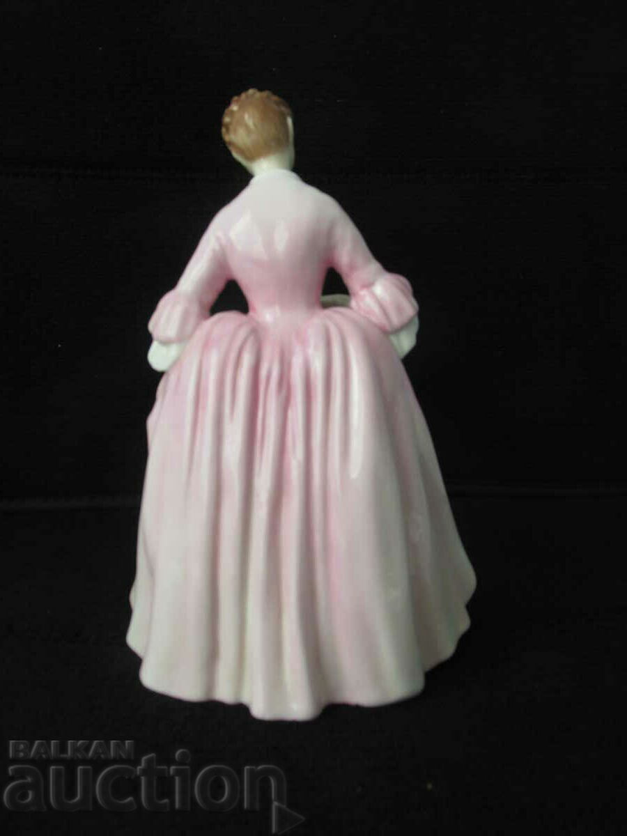 Auction Royal Dowton figurine Auction Royal Dowton figurine
