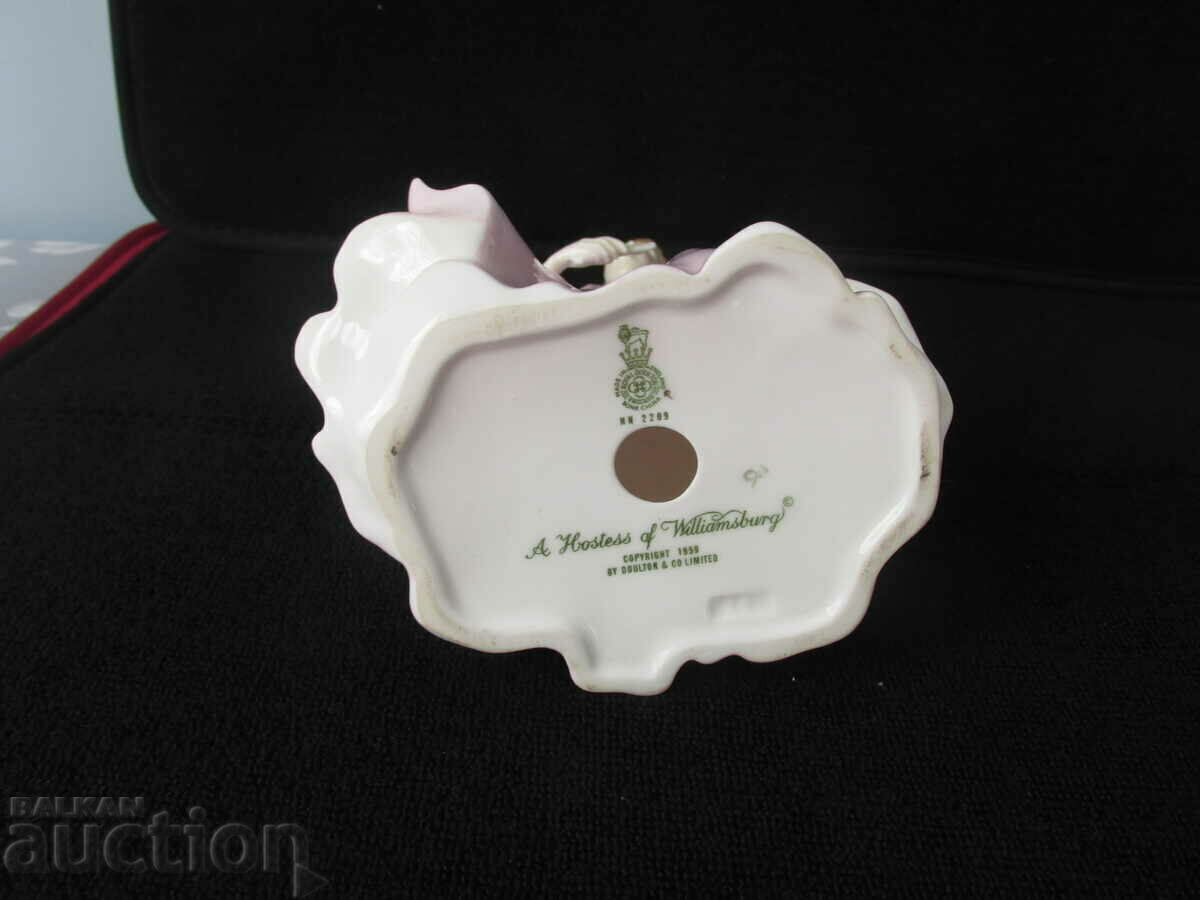 Royal Dowton figurine - 6 Royal Dowton figurine - 6