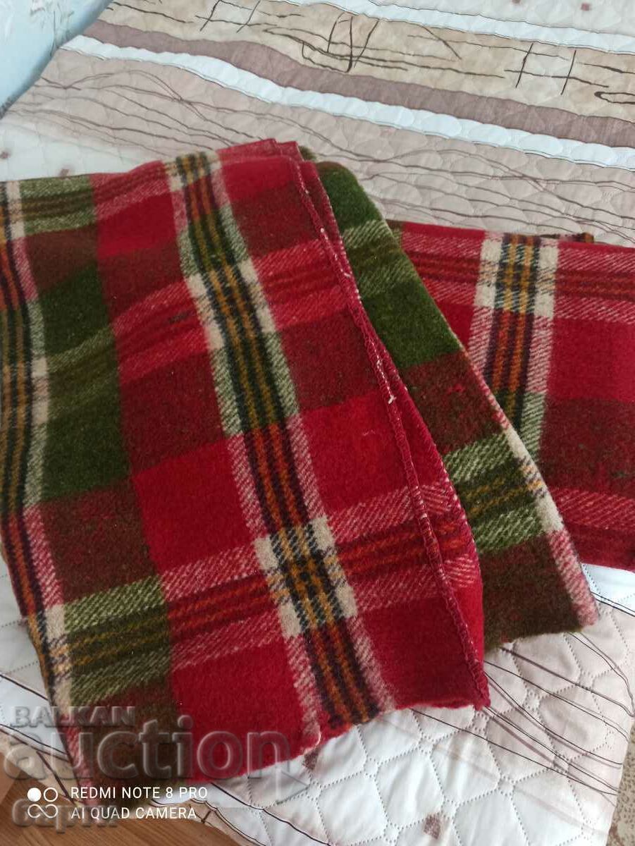 Δημοπρασία Ροδόπη κοστούμια προς πώληση