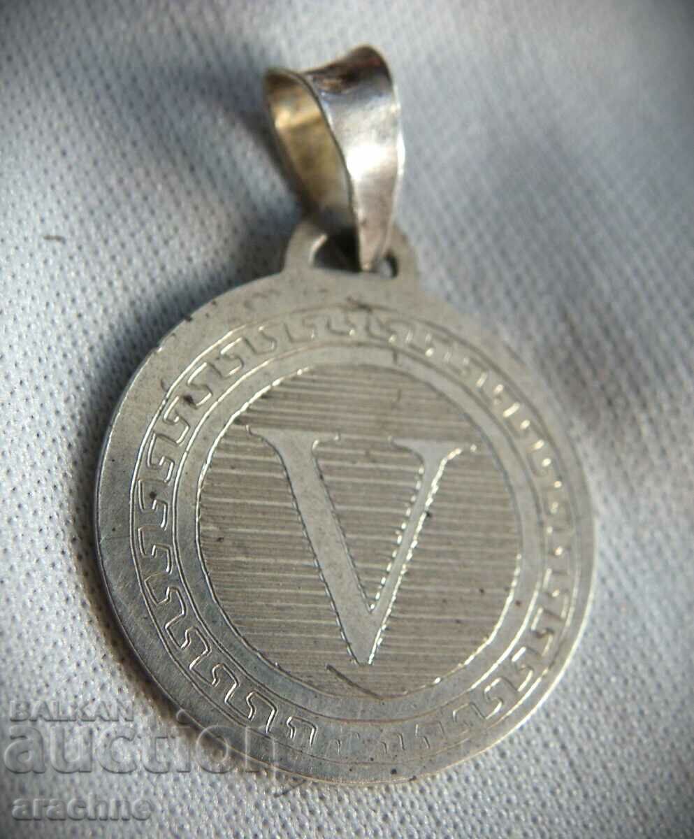 "Versace" silver locket with price 20.00 BGN | € 10.23 "Versace" silver locket with price 20.00 BGN | € 10.23