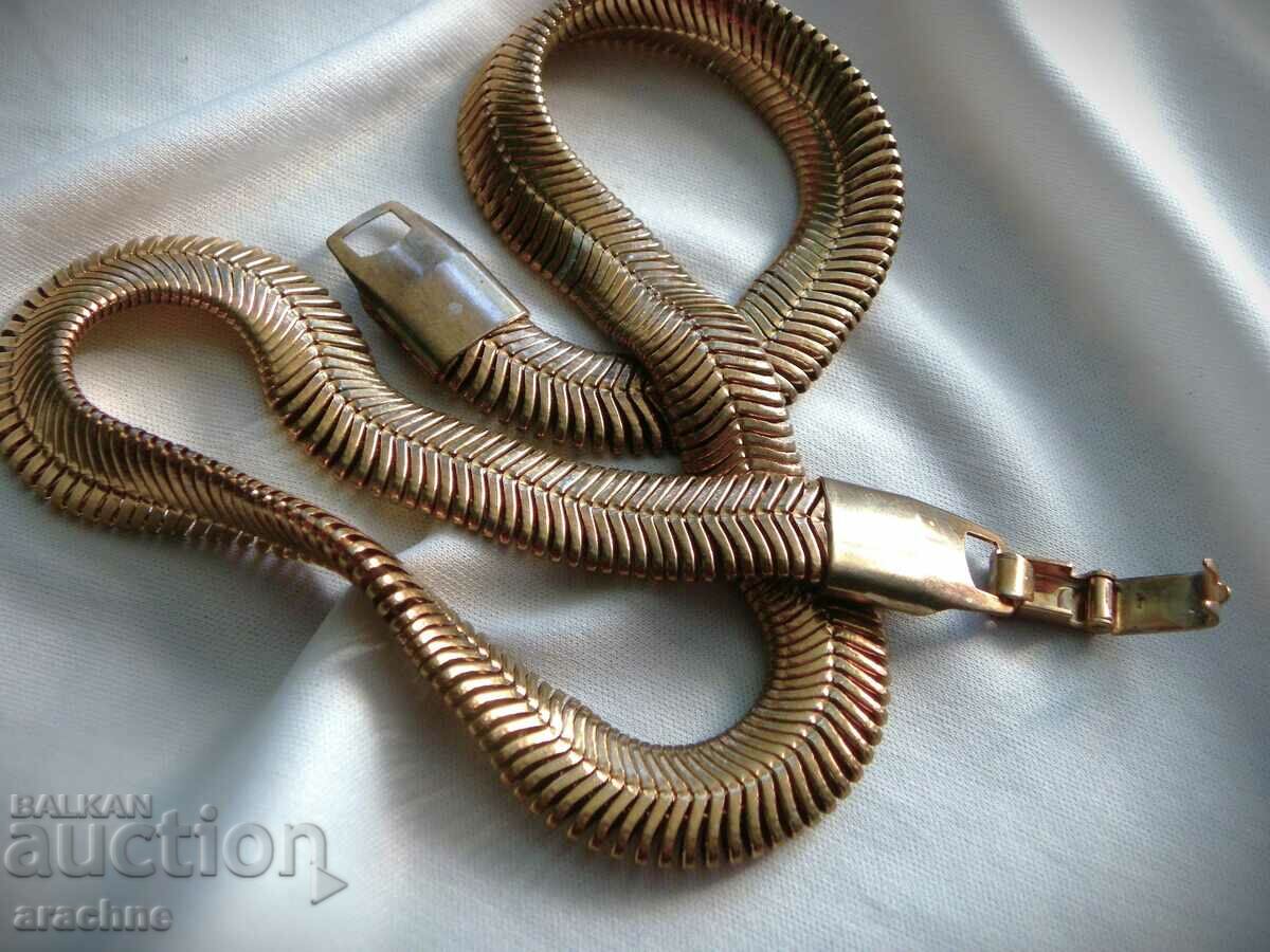 Colier placat cu aur cu preț 50.00 BGN | € 25.56 Colier placat cu aur cu preț 50.00 BGN | € 25.56