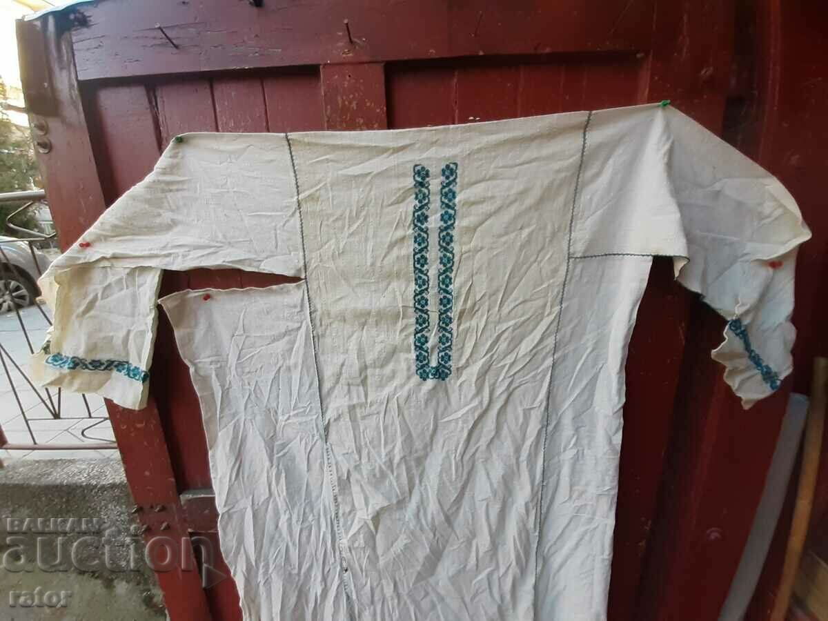 Authentic long fringe shirt with embroidery. Costumes with price 26.00 BGN | € 13.29 Authentic long fringe shirt with embroidery. Costumes with price 26.00 BGN | € 13.29