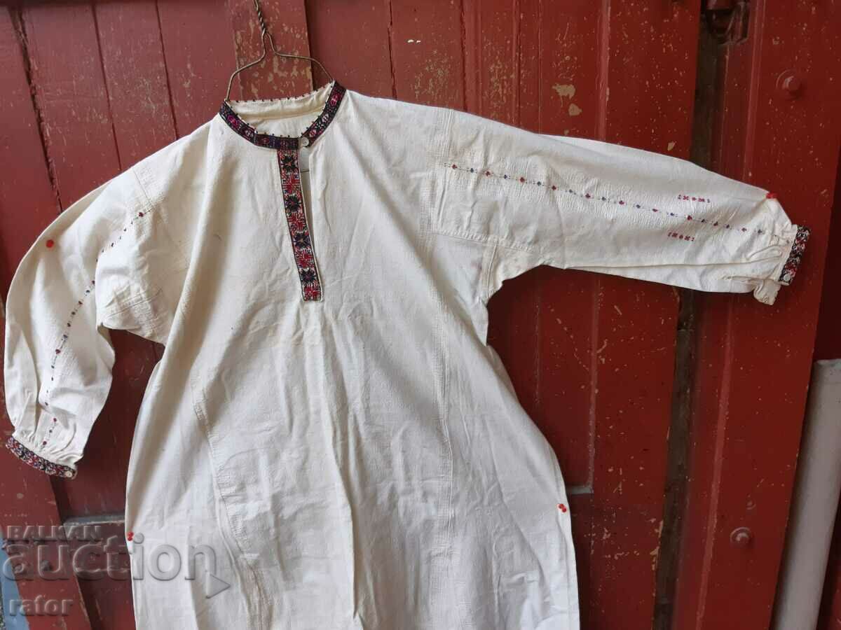 Authentic fringe shirt with embroidery. Costumes with price 130.00 BGN | € 66.47 Authentic fringe shirt with embroidery. Costumes with price 130.00 BGN | € 66.47