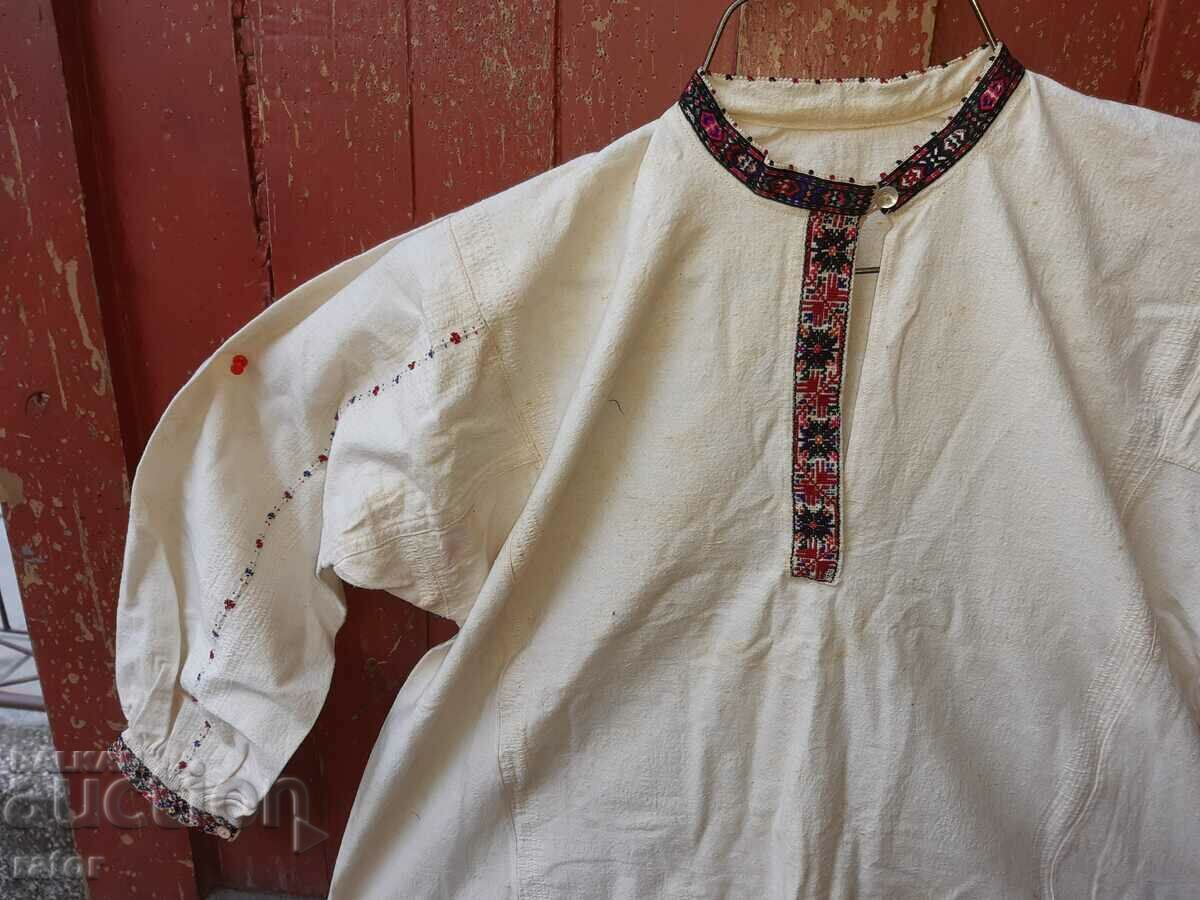 Delivery of Authentic fringe shirt with embroidery. Costumes Delivery of Authentic fringe shirt with embroidery. Costumes