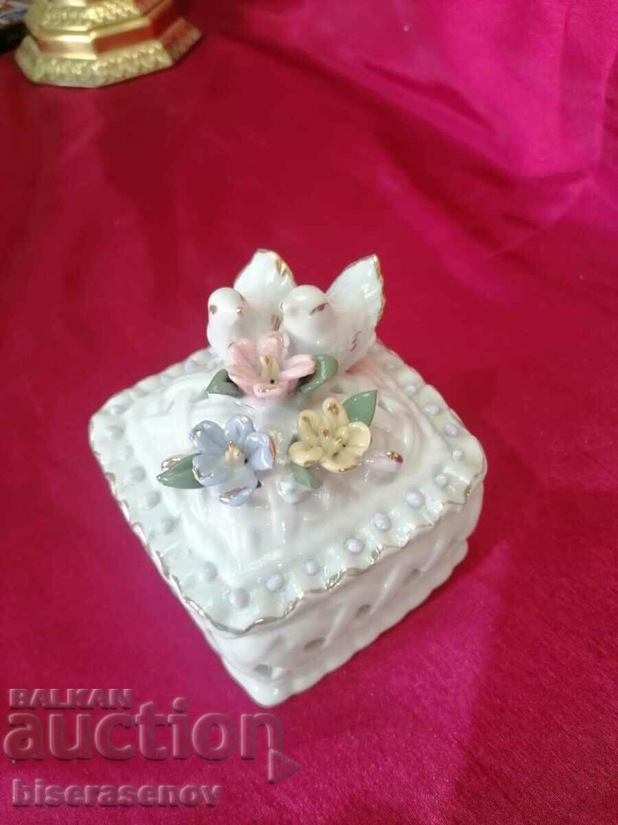 Porcelain box