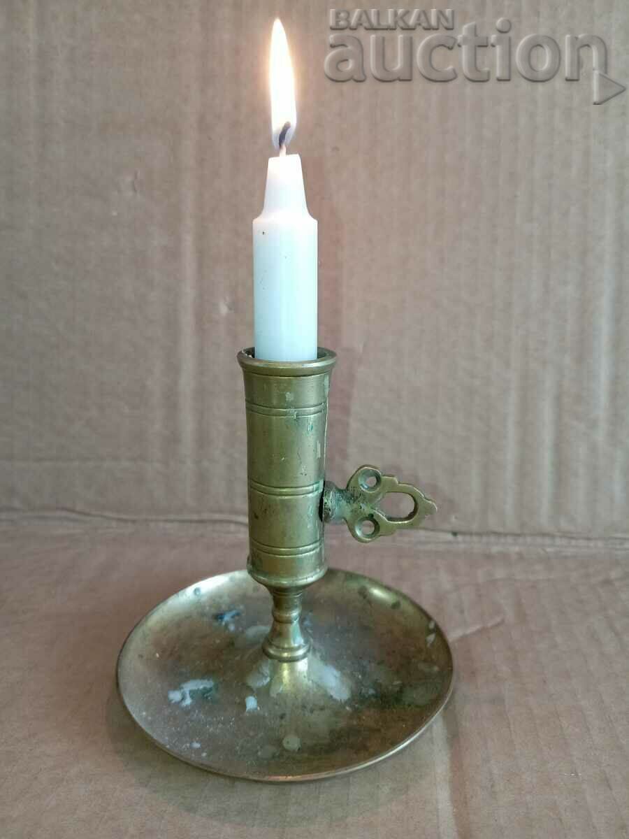 Delivery of antique bronze candlestick with candle height adjustment Delivery of antique bronze candlestick with candle height adjustment