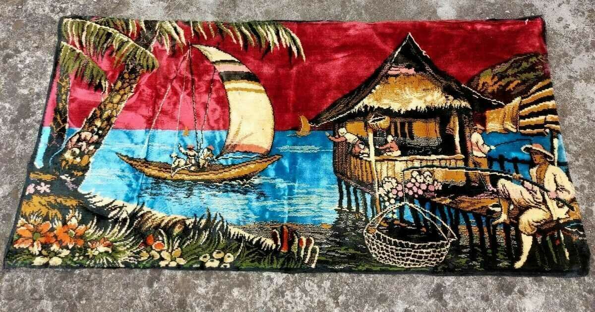 . COVOR VECHI PERNE DECOR PERETE cu preț € 10.00 | 19.56 BGN