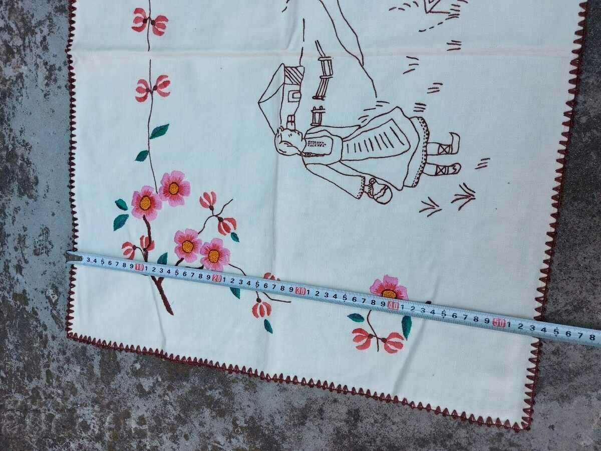 . OLD EMBROIDERED CARPET WALL CHECK RUG EMBROIDERY - 5 . OLD EMBROIDERED CARPET WALL CHECK RUG EMBROIDERY - 5