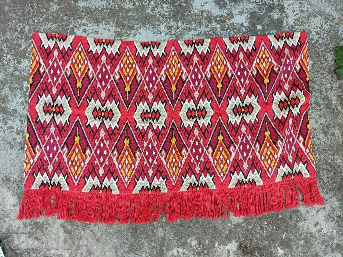 Auction VINTAGE CARPET RUG WALL RUG Auction VINTAGE CARPET RUG WALL RUG