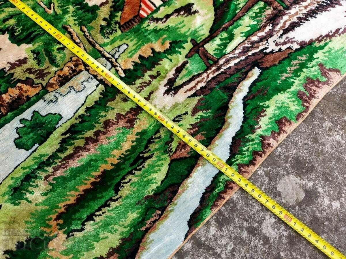 . OLD UNUSED CARPET RUG WALL - 5 . OLD UNUSED CARPET RUG WALL - 5