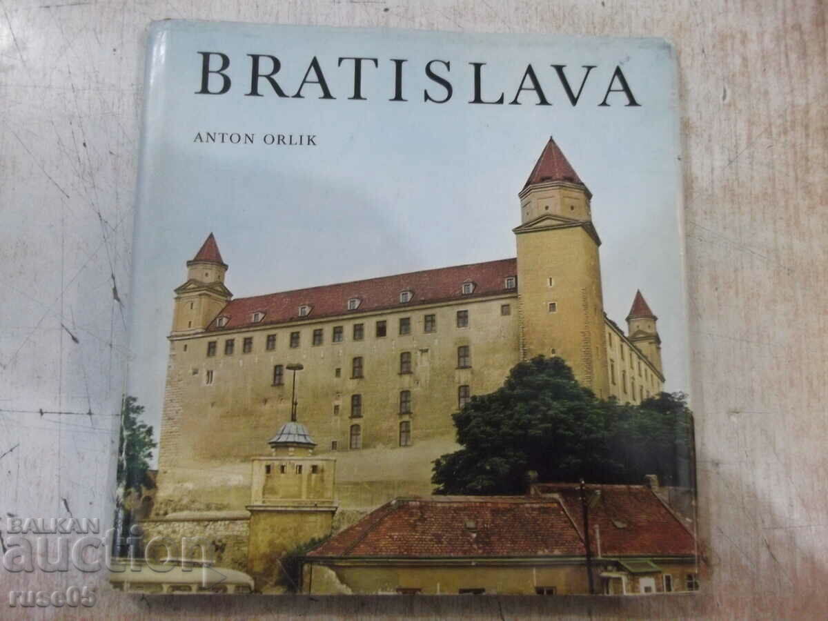 Cartea „BRATISLAVA - Anton Orlik” – 144 pagini.