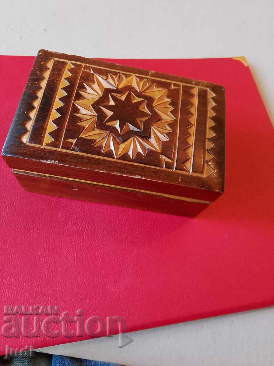 Wooden carved jewelry box with price 25.00 BGN | € 12.78 Wooden carved jewelry box with price 25.00 BGN | € 12.78
