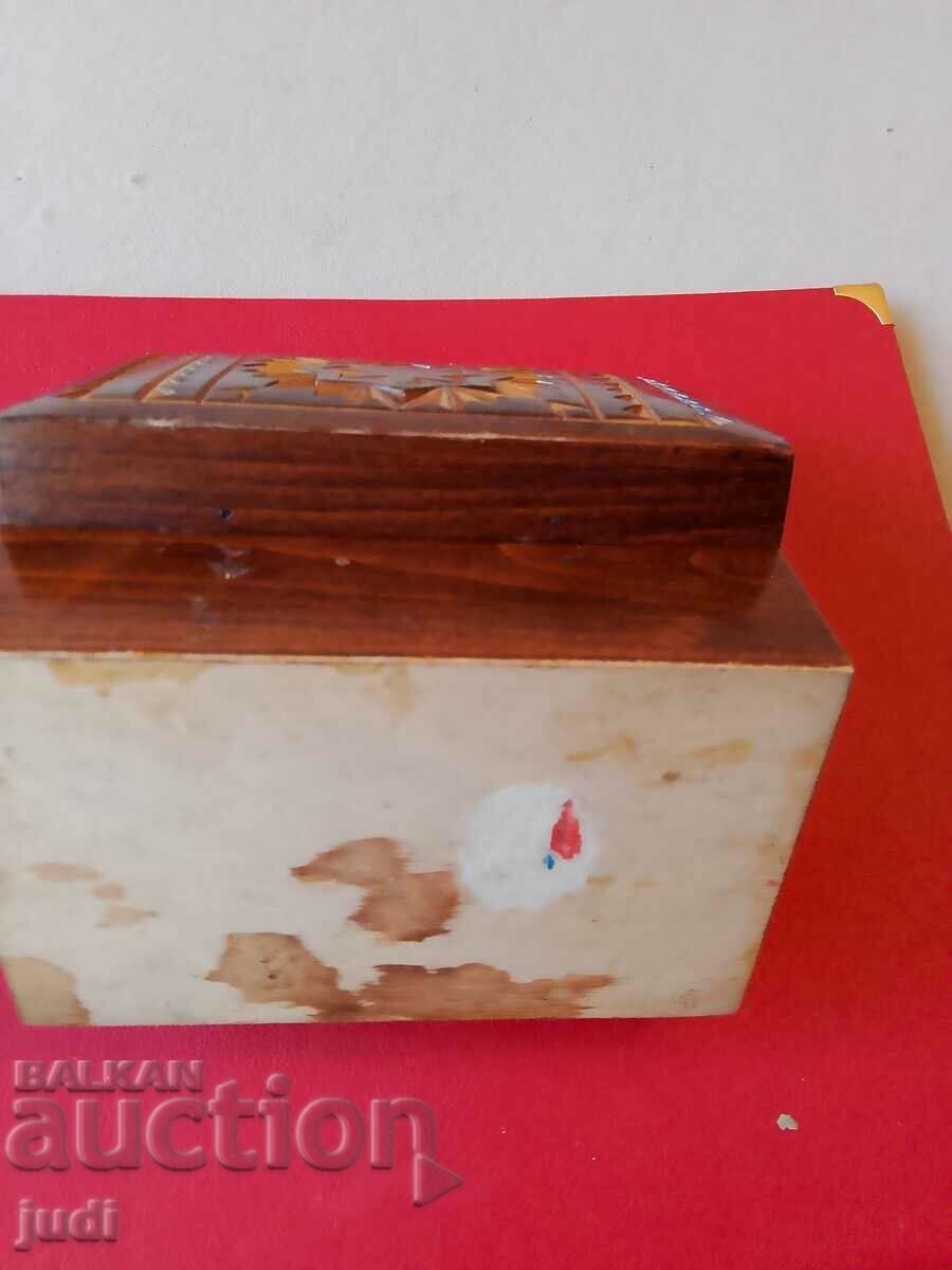 Delivery of Wooden carved jewelry box Delivery of Wooden carved jewelry box