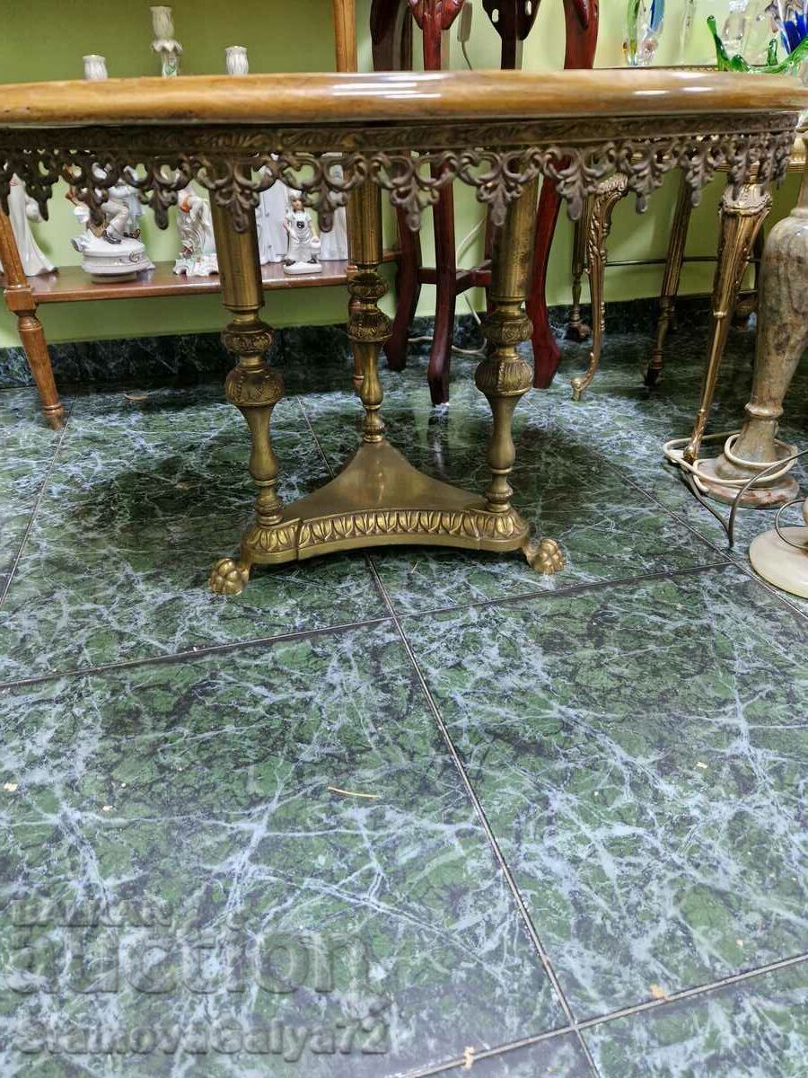 Παράδοση Ένα υπέροχο μπρονζέ τραπέζι αντίκα με επάνω μέρος από όνυχα Παράδοση Ένα υπέροχο μπρονζέ τραπέζι αντίκα με επάνω μέρος από όνυχα