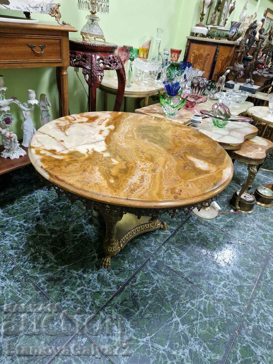 Ένα υπέροχο μπρονζέ τραπέζι αντίκα με επάνω μέρος από όνυχα - 5 Ένα υπέροχο μπρονζέ τραπέζι αντίκα με επάνω μέρος από όνυχα - 5