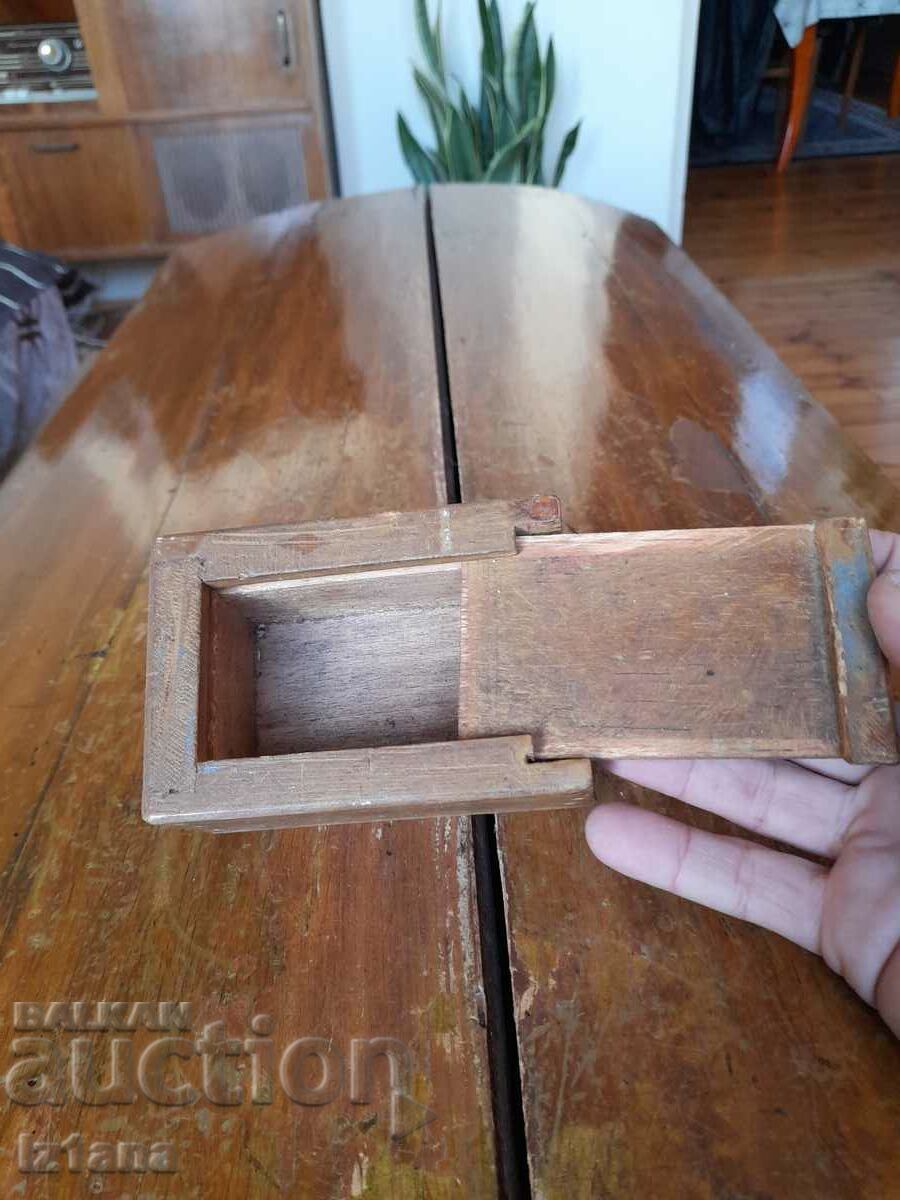 Old military key box with price 22.00 BGN | € 11.25 Old military key box with price 22.00 BGN | € 11.25